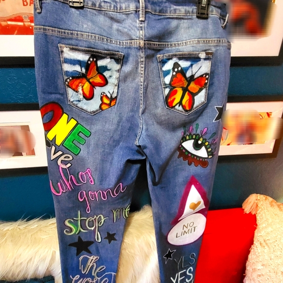 Graffiti Style handpainted boyfriend jeans - Picture 4 of 5